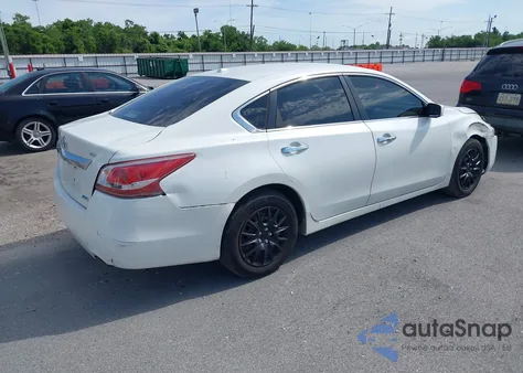 2015 Nissan Altima 2.5/2.5 S/2.5 Sl/2.5 Sv из США, поврежденный, VIN 1N4AL3AP4FN364254